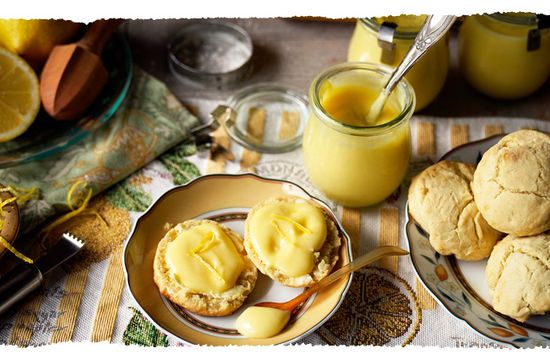 Scones und Lemon Curd