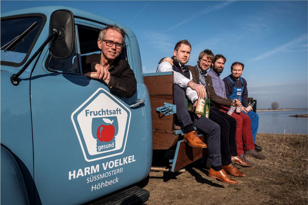 Von links nach rechts: vater Stefan Voelkel mit den Söhnen Jacob, Jurek, Boris und David