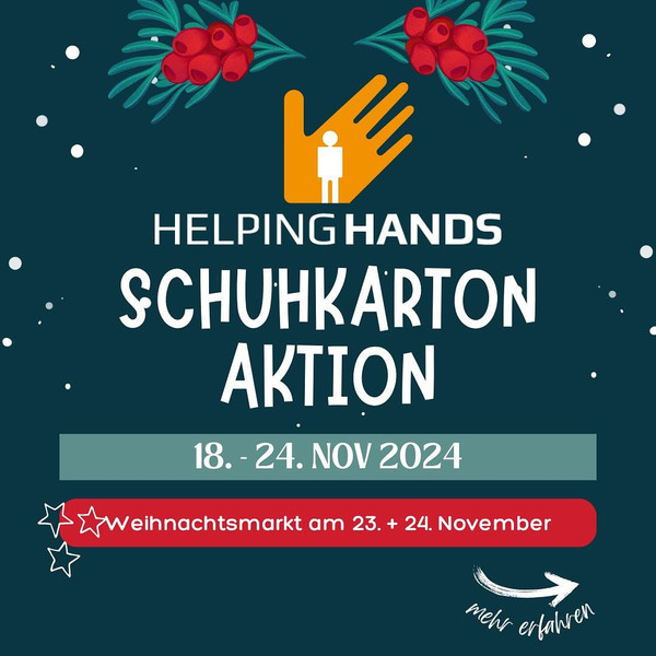 Das Bild wirbt für die "Helping Hands Schuhkarton Aktion", die vom 18. bis 24. November 2024 stattfindet, mit einem Hinweis auf einen Weihnachtsmarkt am 23. und 24. November. Es ist festlich dekoriert mit Zweigen und Beeren.